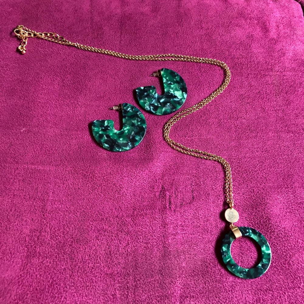 multi-green necklace + earring set 💚